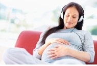 فواید گوش دادن به آهنگ در حاملگی